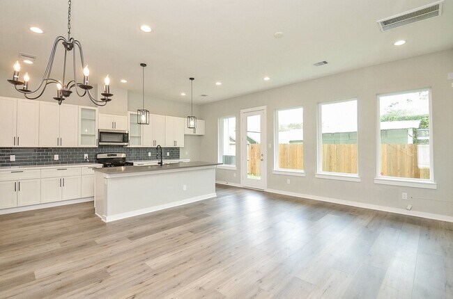 Building Photo - 6708 Parker Grv Ln