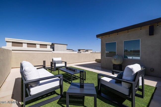 Building Photo - 7347 E Vista Bonita Dr