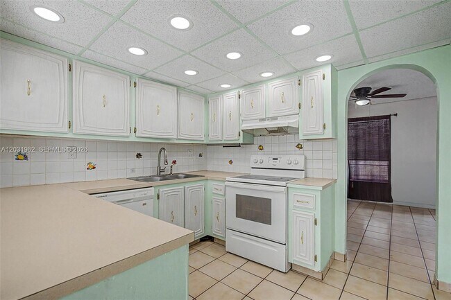Building Photo - 3764 SW 60th Terrace