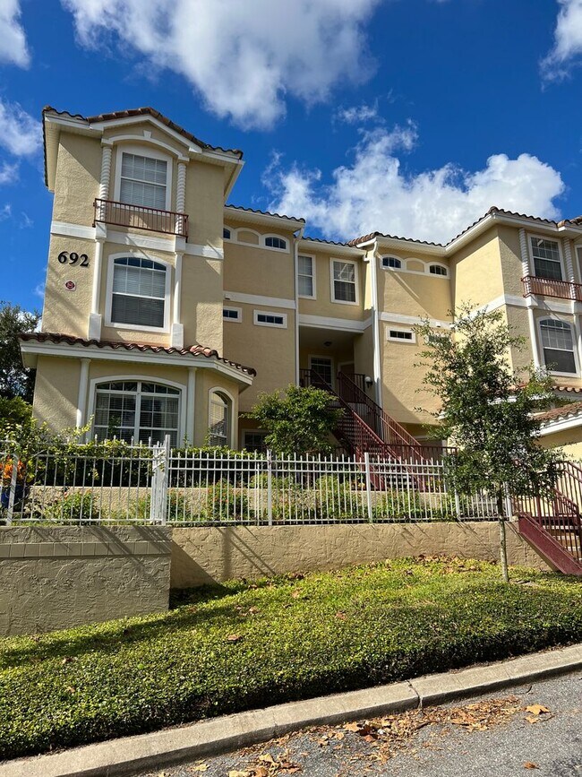Building Photo - 692 Seabrook Ct