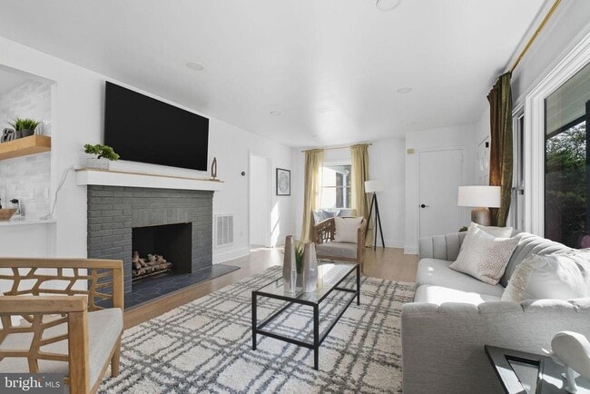 Building Photo - 2539 Gallows Rd