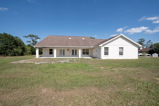 Building Photo - Spacious 3/2.5 House on Large Lot in Saint...