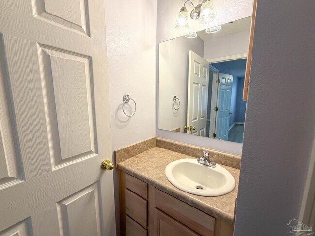 Building Photo - 8005 Stonebrook Dr