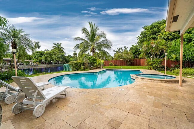 Building Photo - 2650 Scott St