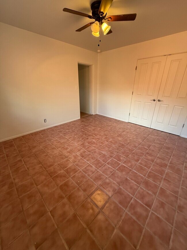Building Photo - HOUSE FOR RENT