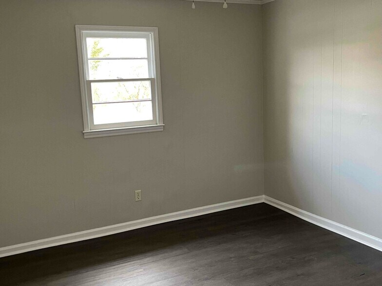 Building Photo - 8402 Duncan Bridge Rd