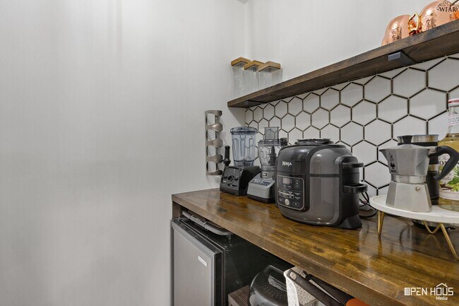 Building Photo - 4517 Wynnwood Dr