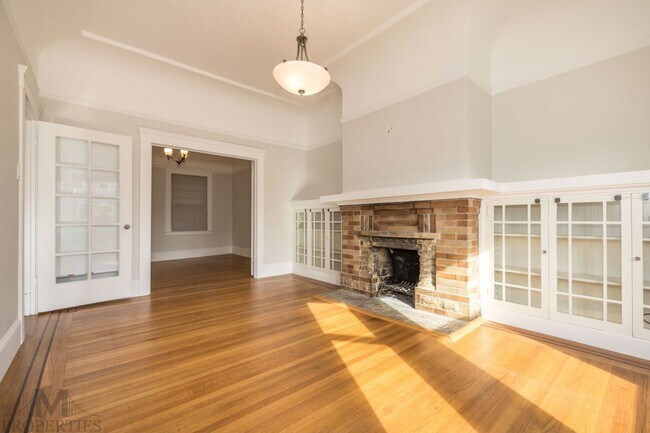Building Photo - 818 Rhode Island St