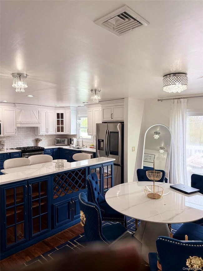 Building Photo - 10 Candlewood Rd