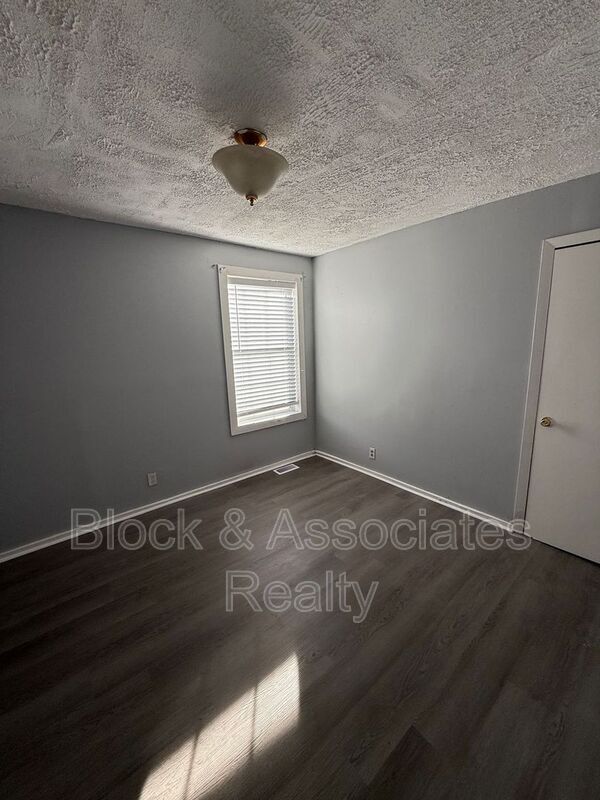 Building Photo - 103 Cloverdale Ct