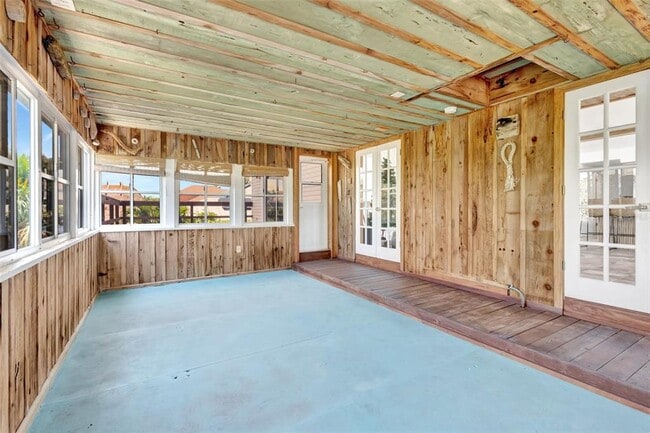 Building Photo - 217 Marina Dr