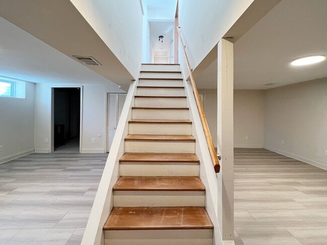 Building Photo - A Perfect Place to Call Home!!