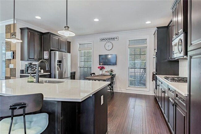 Building Photo - 7555 Scarlet Dr