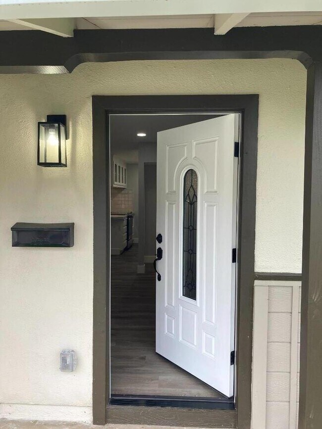 Building Photo - 502 Oak Ridge Dr