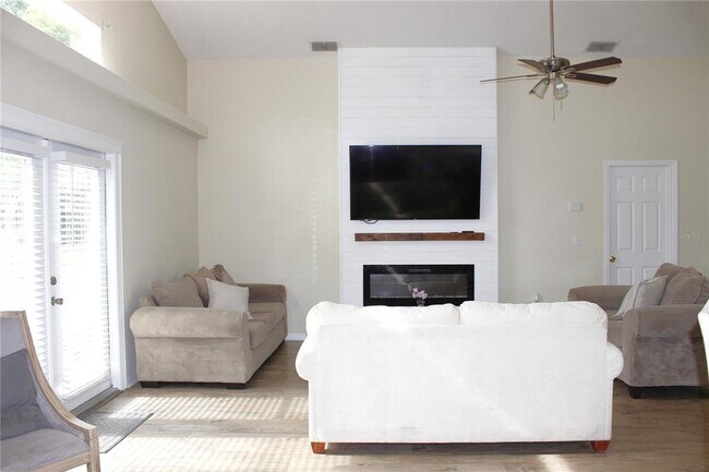 Building Photo - 13748 Meade Ct