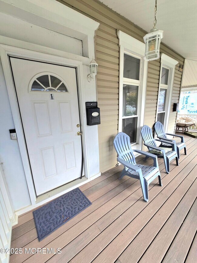 Building Photo - 305 3rd Ave