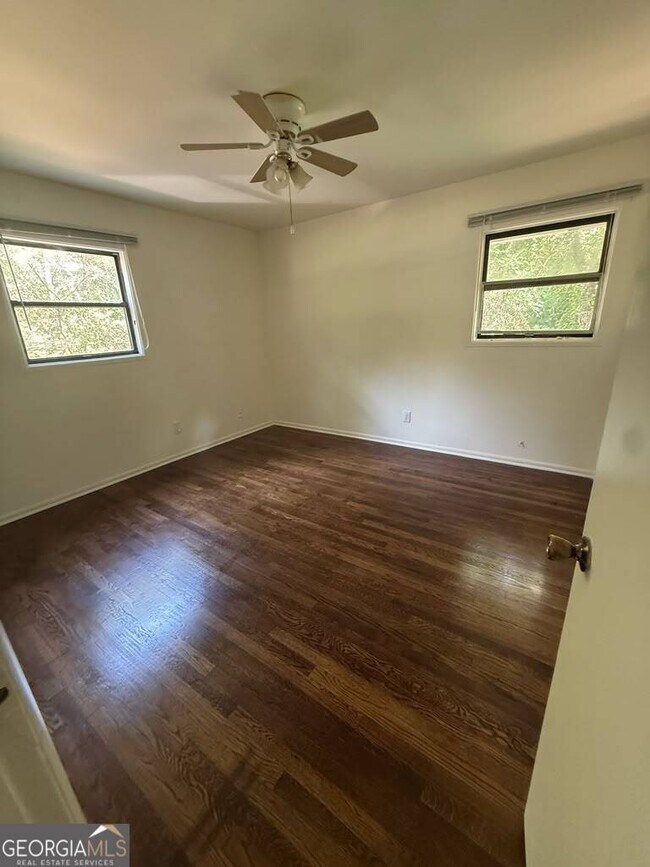 Building Photo - 480 Evergreen Dr