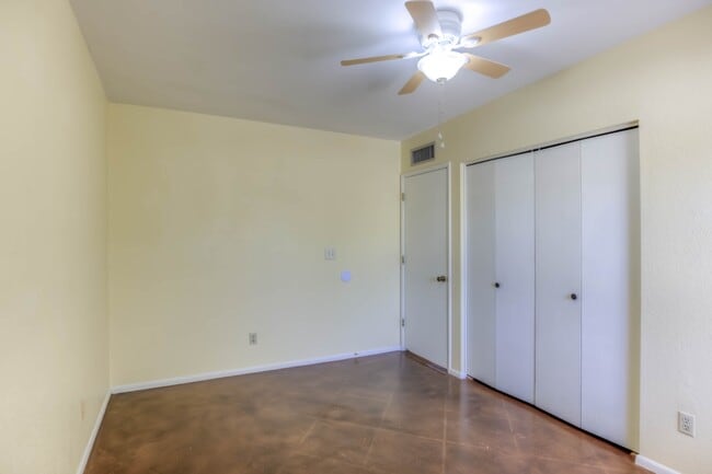 Building Photo - 1422 S Moonflower Ln