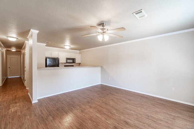 Building Photo - 2763 Oakview Rd