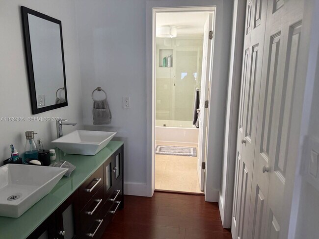 Building Photo - 2430 SW 22nd Terrace