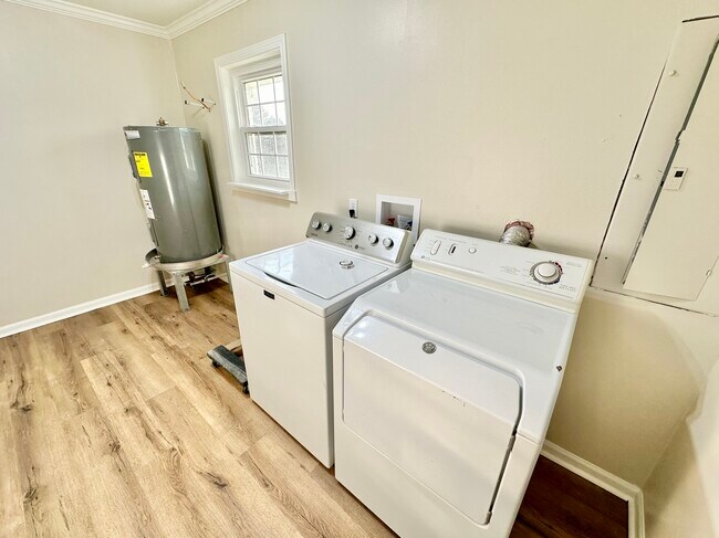 Building Photo - 2709 Countrywood Rd