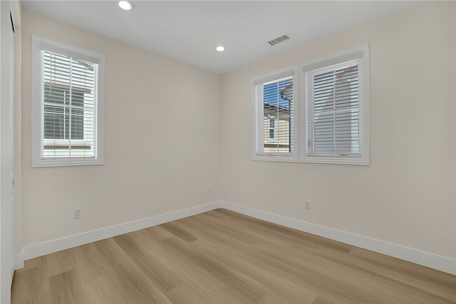 Building Photo - 20641 W Chestnut Cir