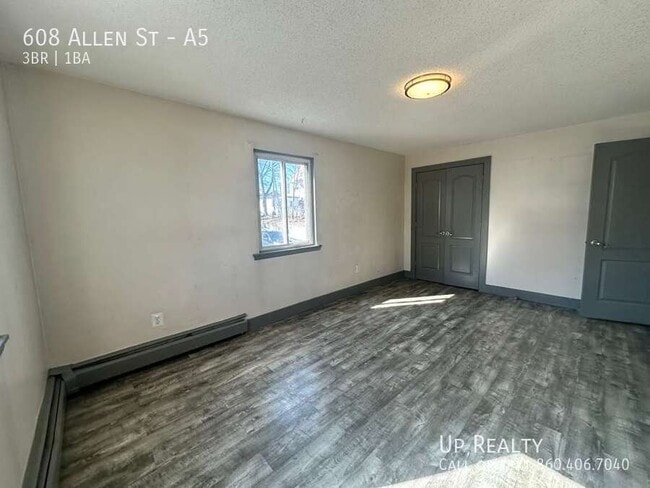 Building Photo - 608 Allen St