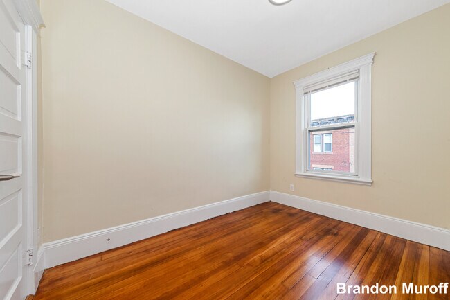 Building Photo - 44 Brackett St