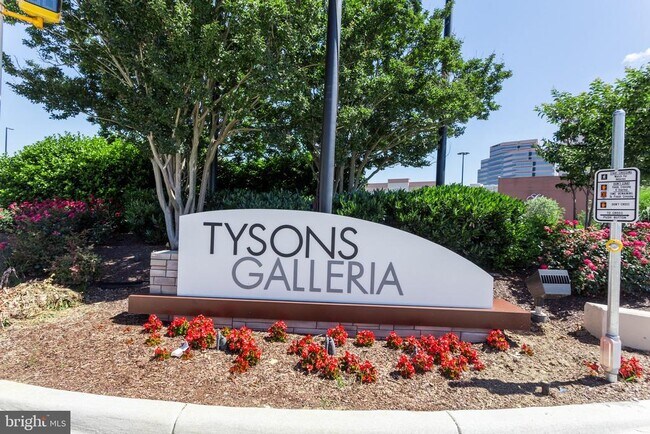 Building Photo - 8505 Jeffersonian Ct