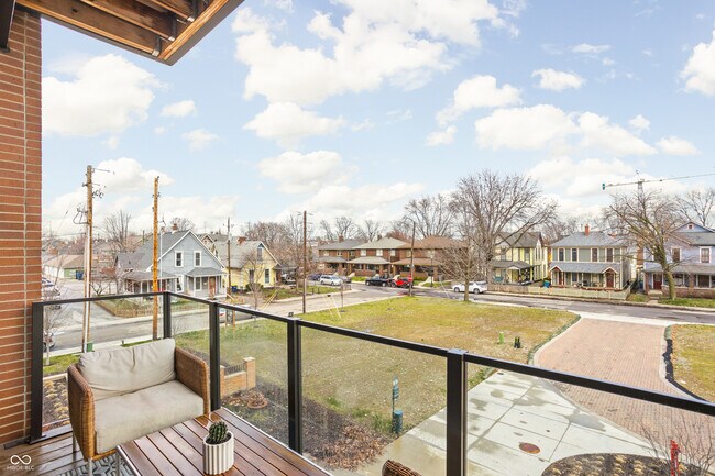 Building Photo - 877 N East St