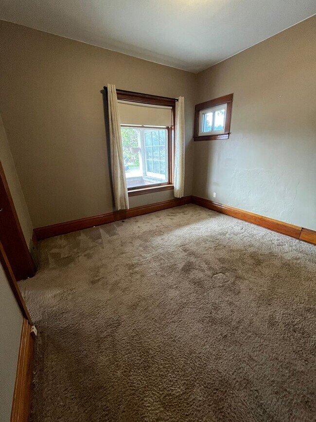 Building Photo - 2 Bedroom 2 Bathroom in Popular Baker Dist...