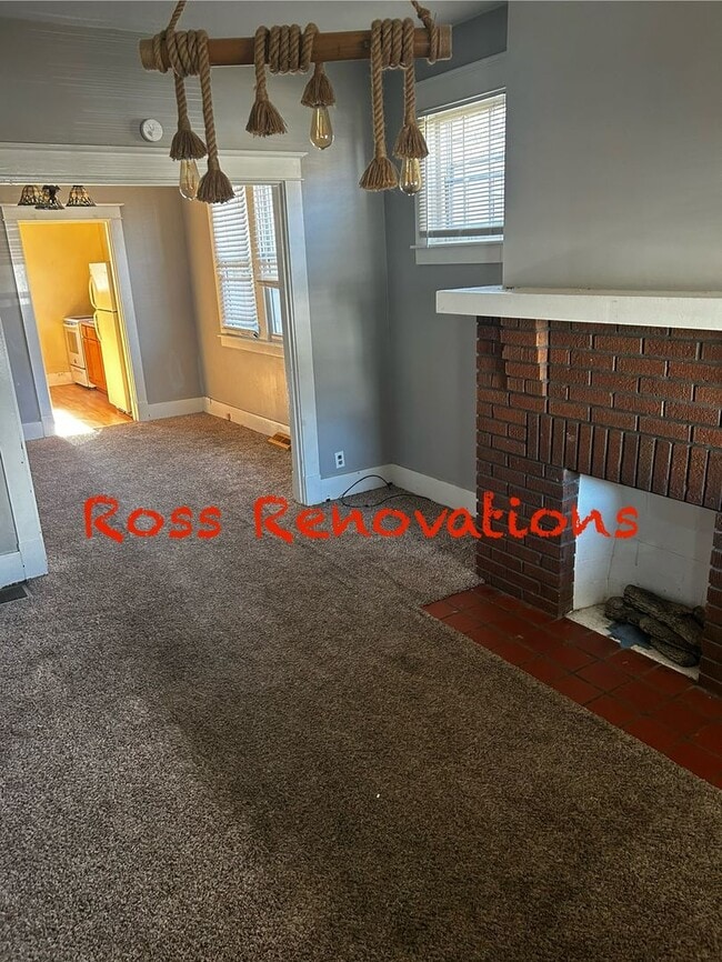 Building Photo - Close to Schools and Shopping