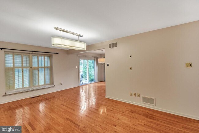 Building Photo - 48 Stonehurst Ct