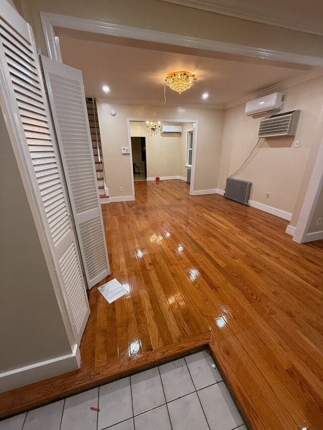 Building Photo - 92-14-14 Silver Rd