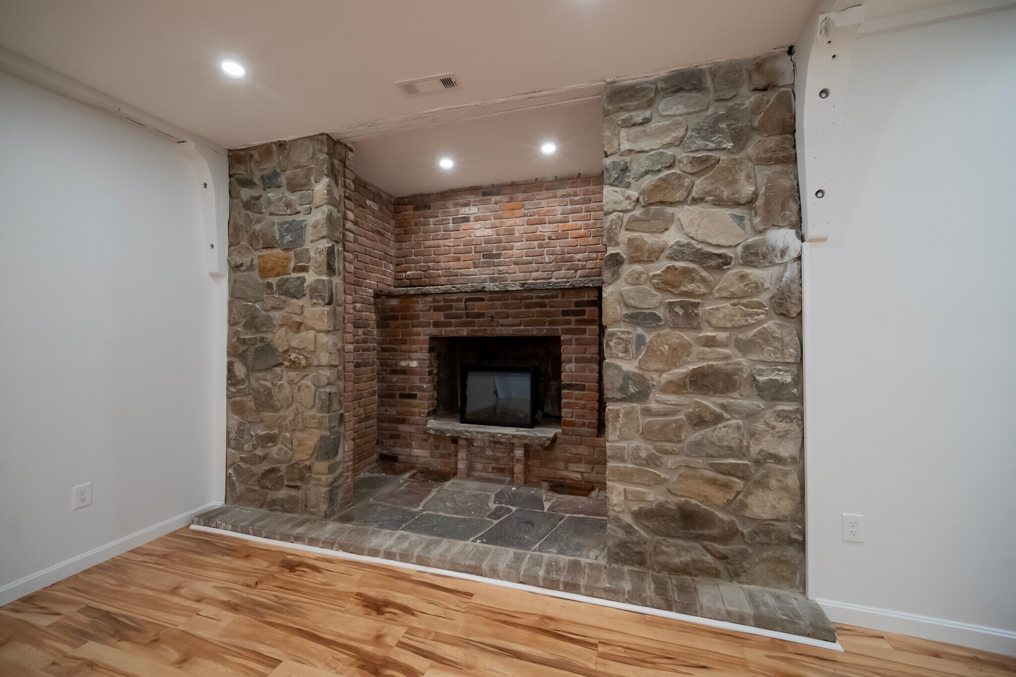 Electric fireplace - 10 Wampanoag Trl