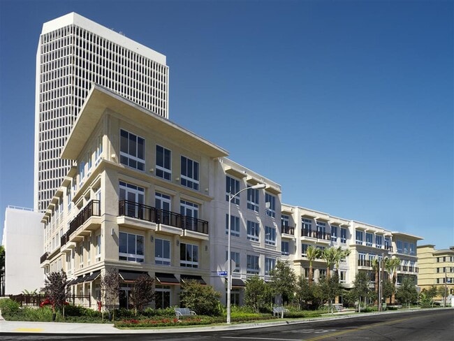 Building Photo - mResidences Miracle Mile