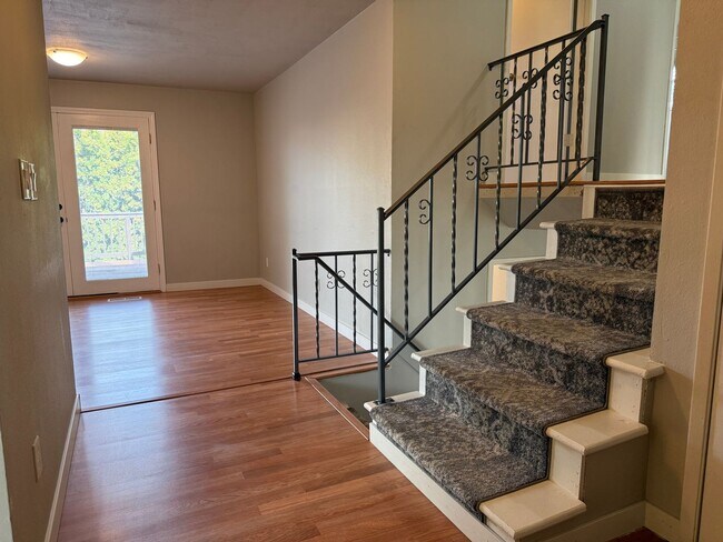 Building Photo - Spacious 3 Bedroom Home with Large Yard & 2-Car Garage