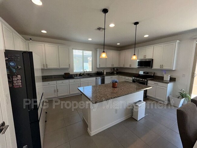 Building Photo - 14118 W Hackamore Dr