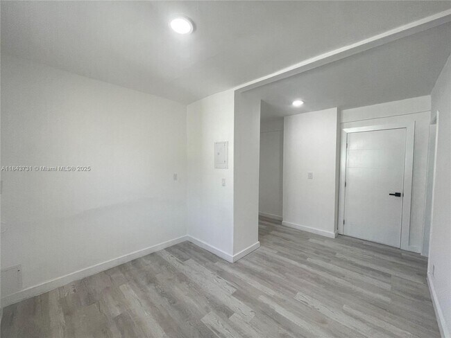 Building Photo - 316 Surfside Blvd