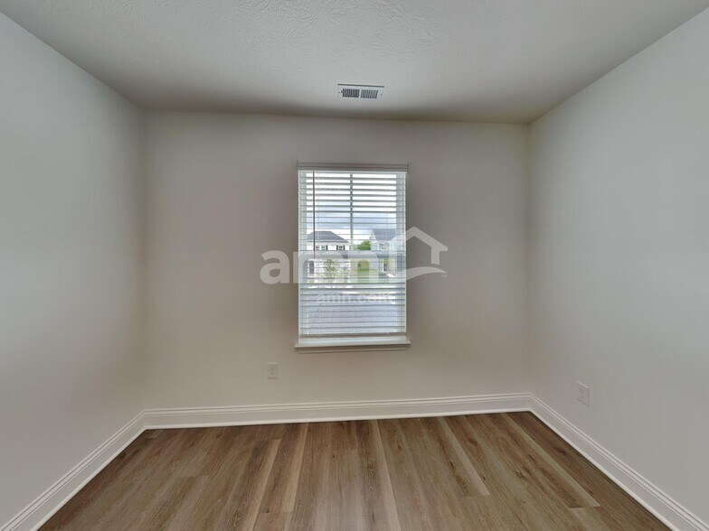 Building Photo - 9175 Henley Ave