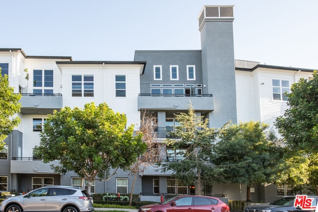 Building Photo - 7100 Playa Vista Dr