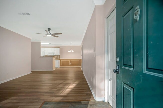 Building Photo - Lovely First Floor Condo at Plantation Point