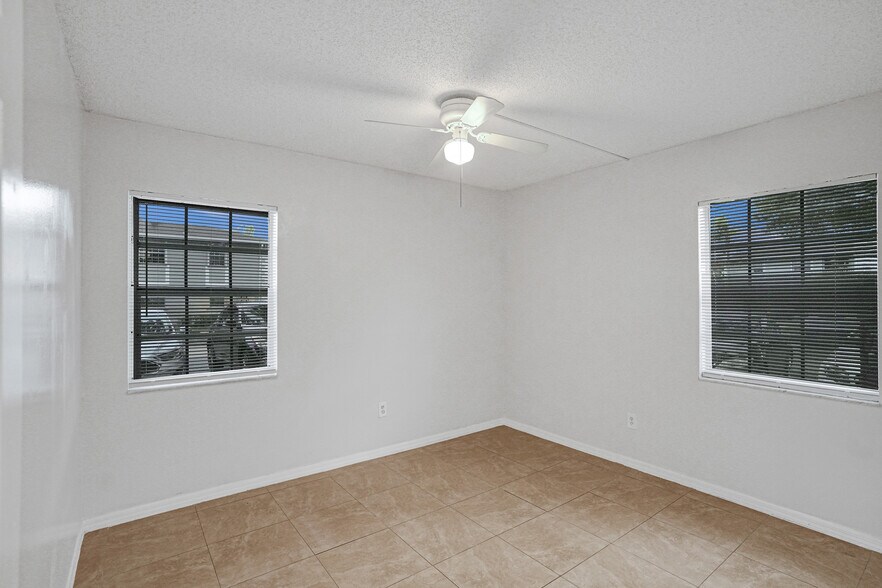 Building Photo - 447 NE 210th Circle Ter