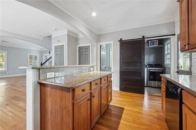 Building Photo - 163 Richmond St SE