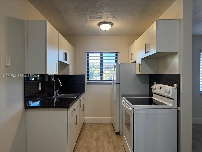 Building Photo - 1330 W 29th St