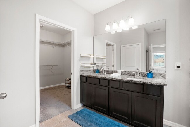 Building Photo - Your Dream Home Awaits!!!