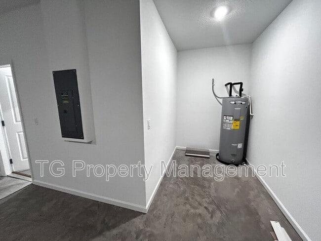Building Photo - 6226 Mare Ave