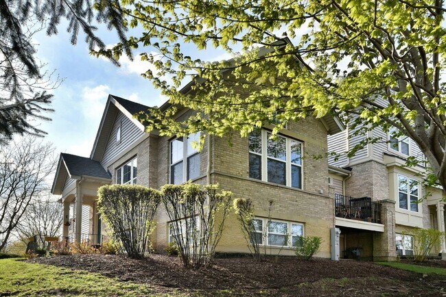 Building Photo - 5600 Cloverdale Rd