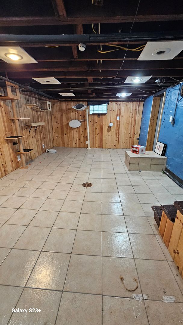 Building Photo - Beautifully updated 3 Bedroom