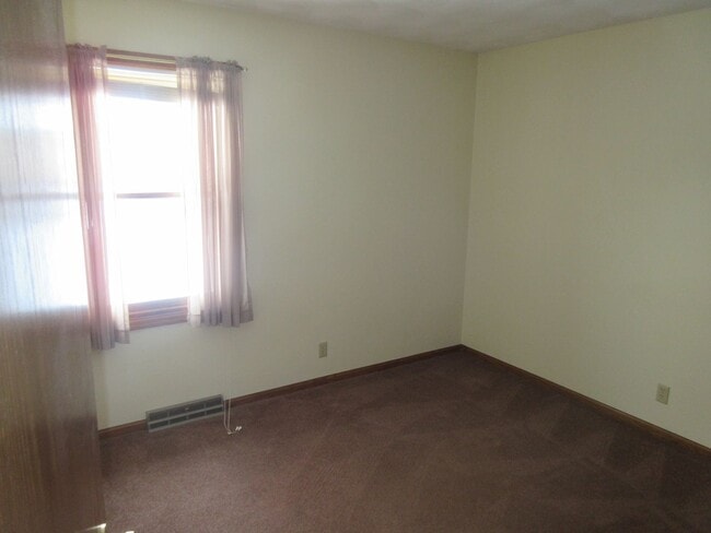Building Photo - House in Janesville